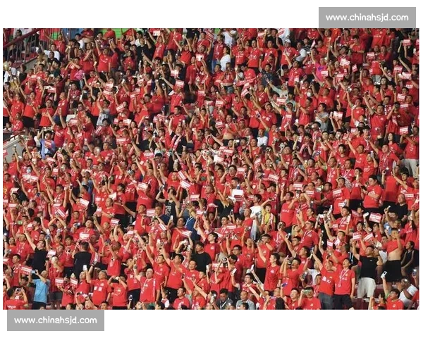 女球迷喊 “挡着我了”!小熊艾克森成进球 “障碍物”?