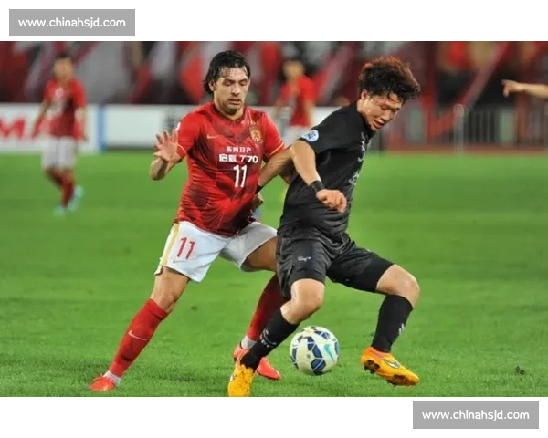 30 米追防难阻泽卡!张琳芃被换背后,海港 6 场 16 球防线裂痕难掩 30 米追防难阻泽卡!张琳芃被换背后,海港 6 场 16 球防线裂痕难掩