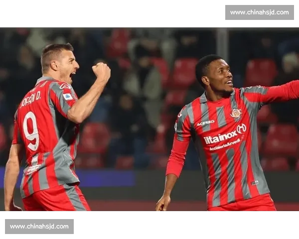 克雷莫内塞 1-1 亚特兰大:瓦尔迪意甲首球,双锋对决平分秋色 克雷莫内塞 1-1 亚特兰大:瓦尔迪意甲首球,双锋对决平分秋色